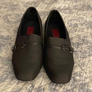 Munro pumps gray. Worn but lots of life still in them. Size 6 fit like a 6 1/2.